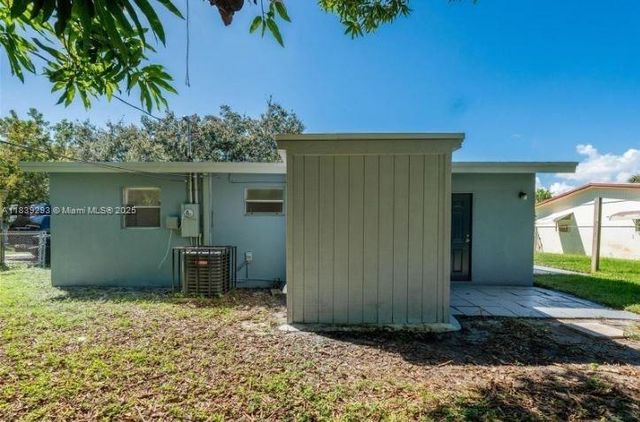 1040 NW 23rd Ter, Fort Lauderdale, FL 33311