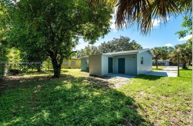1040 NW 23rd Ter, Fort Lauderdale, FL 33311