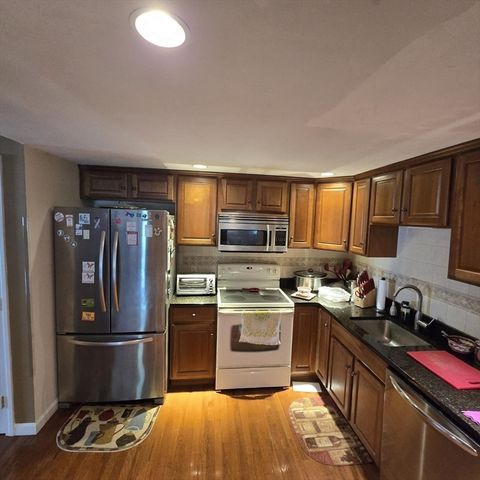 521 Hampton Way 521, Abington, MA 02351