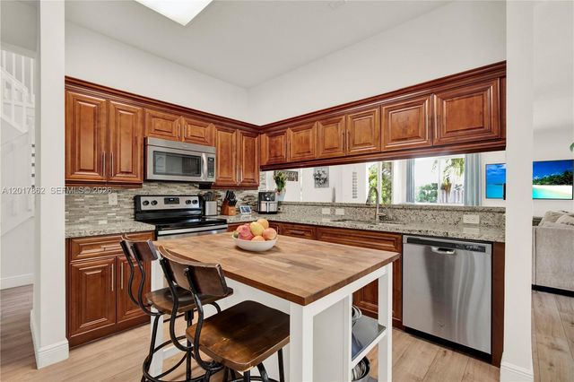 10851 London St, Cooper City, FL 33026