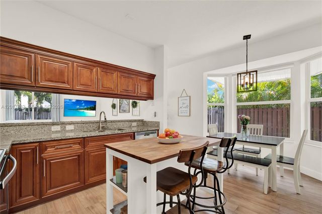 10851 London St, Cooper City, FL 33026