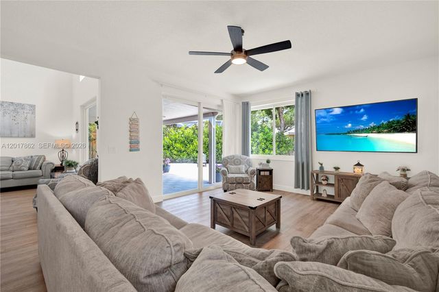 10851 London St, Cooper City, FL 33026