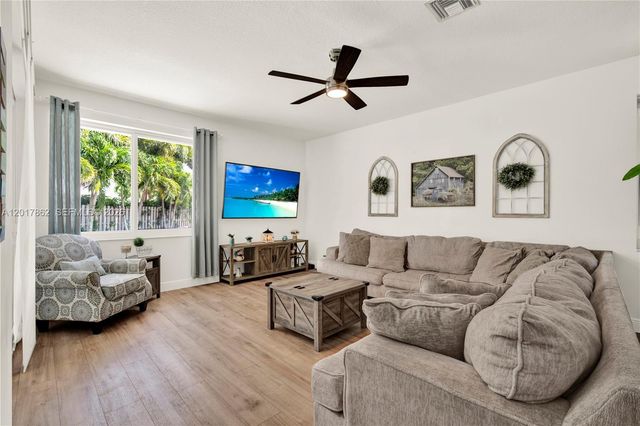 10851 London St, Cooper City, FL 33026