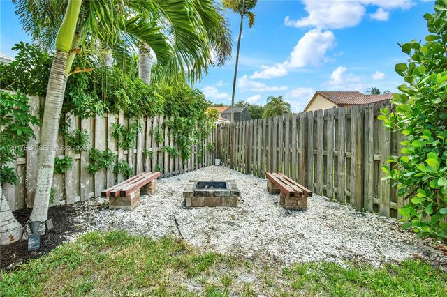 10851 London St, Cooper City, FL 33026