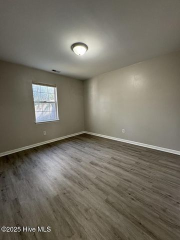 3016 E Windgate Court, Jacksonville, NC 28546