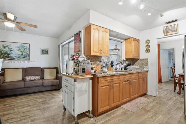 9417 NW 70th Pl, Tamarac, FL 33321