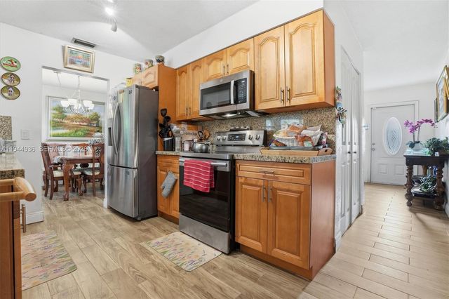 9417 NW 70th Pl, Tamarac, FL 33321