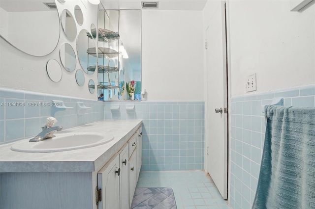 9417 NW 70th Pl, Tamarac, FL 33321