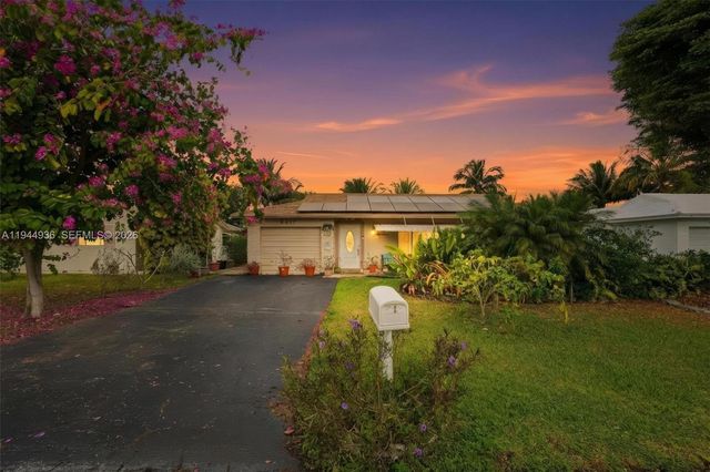 9417 NW 70th Pl, Tamarac, FL 33321