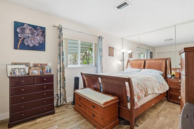 9417 NW 70th Pl, Tamarac, FL 33321