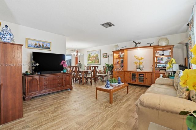 9417 NW 70th Pl, Tamarac, FL 33321