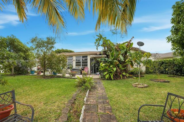 9417 NW 70th Pl, Tamarac, FL 33321