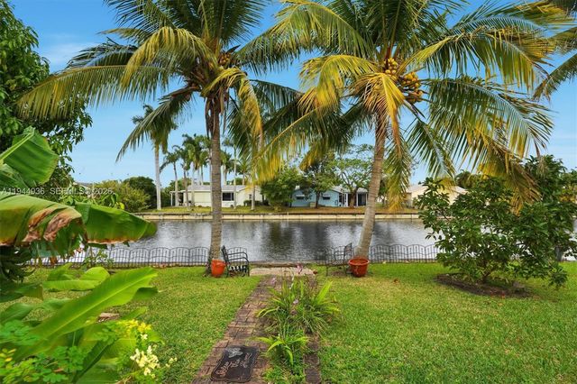 9417 NW 70th Pl, Tamarac, FL 33321