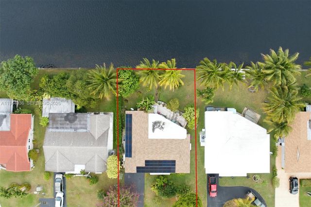 9417 NW 70th Pl, Tamarac, FL 33321