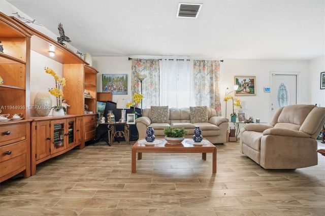 9417 NW 70th Pl, Tamarac, FL 33321