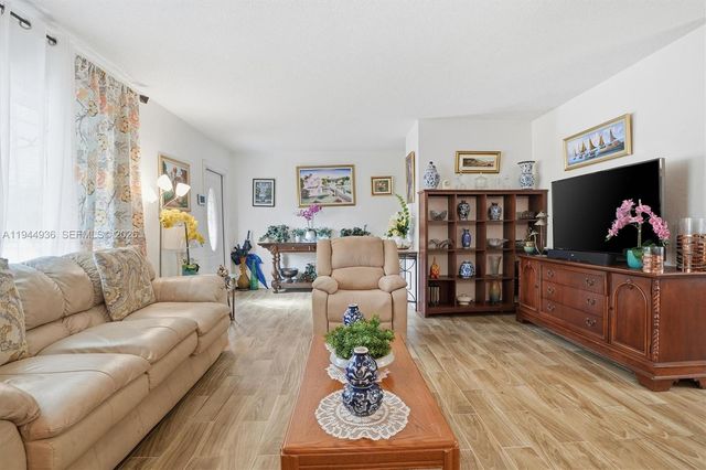 9417 NW 70th Pl, Tamarac, FL 33321