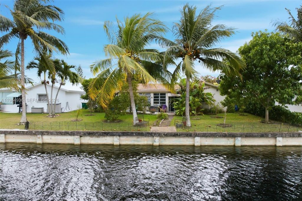 9417 NW 70th Pl, Tamarac, FL 33321