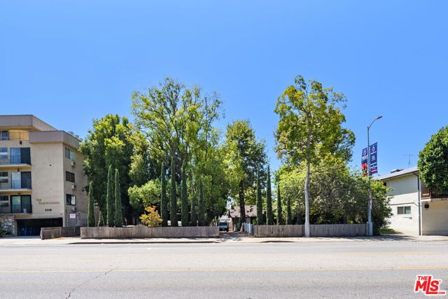 5346 Franklin Avenue, Los Angeles, CA 90027