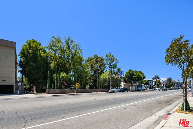 5346 Franklin Avenue, Los Angeles, CA 90027