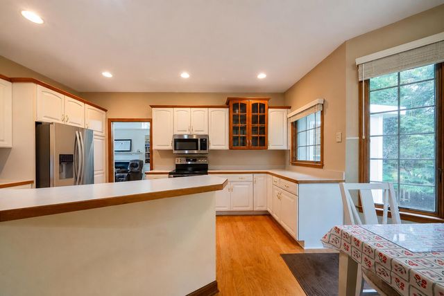 17902 Wildwood Springs Parkway, Spring Lake, MI 49456