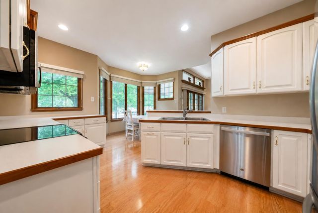 17902 Wildwood Springs Parkway, Spring Lake, MI 49456