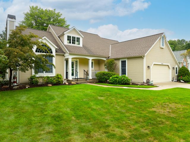 17902 Wildwood Springs Parkway, Spring Lake, MI 49456