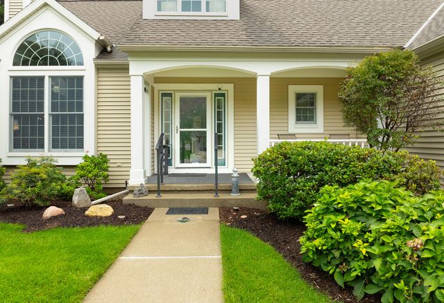 17902 Wildwood Springs Parkway, Spring Lake, MI 49456