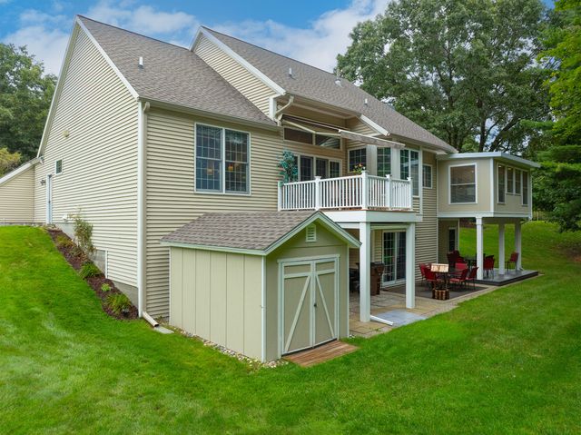 17902 Wildwood Springs Parkway, Spring Lake, MI 49456