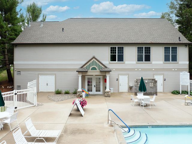 17902 Wildwood Springs Parkway, Spring Lake, MI 49456