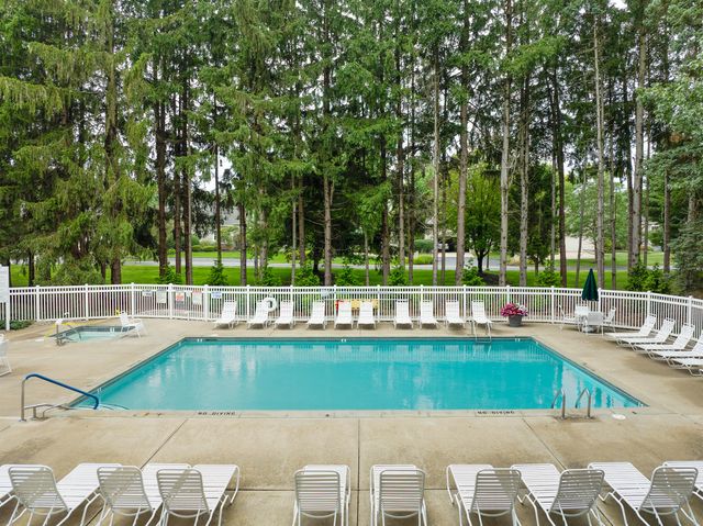 17902 Wildwood Springs Parkway, Spring Lake, MI 49456