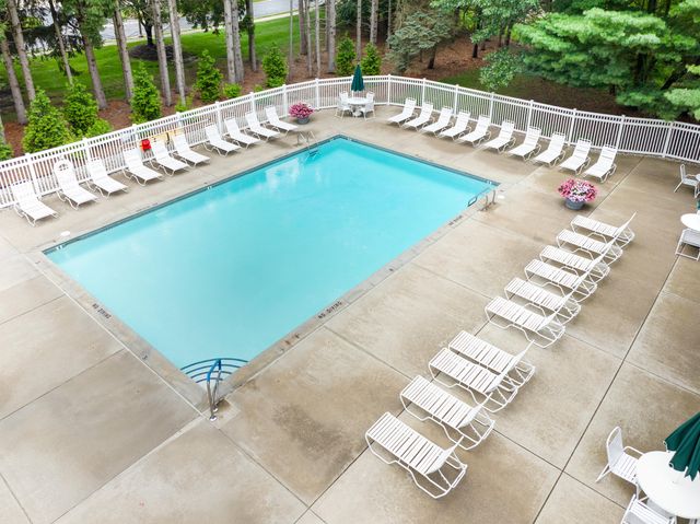 17902 Wildwood Springs Parkway, Spring Lake, MI 49456