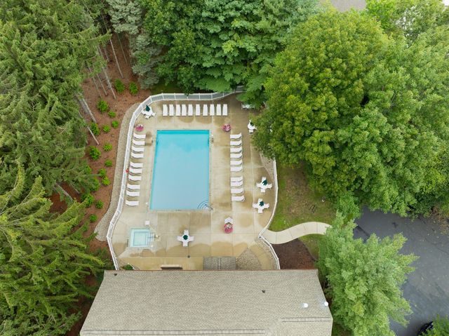 17902 Wildwood Springs Parkway, Spring Lake, MI 49456