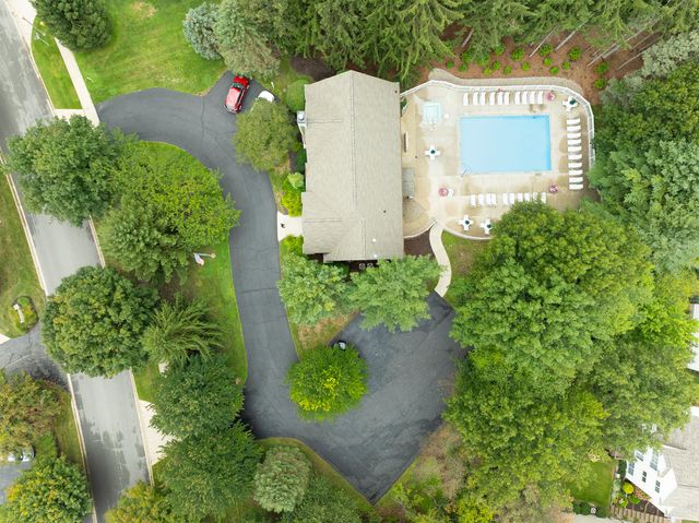 17902 Wildwood Springs Parkway, Spring Lake, MI 49456