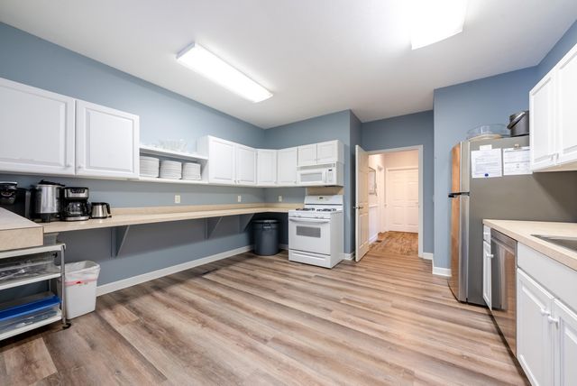 17902 Wildwood Springs Parkway, Spring Lake, MI 49456