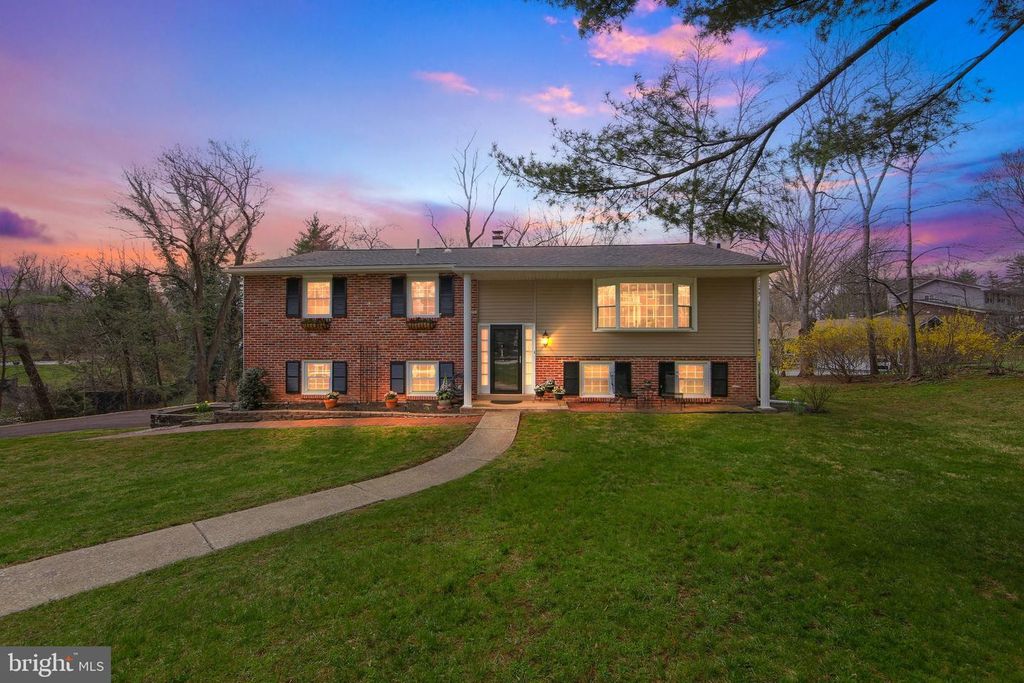 88 S FORGE MANOR DR, Phoenixville, PA 19460