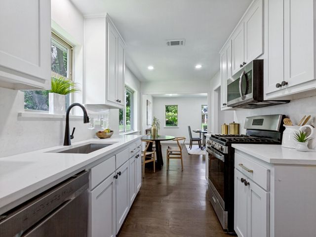 8434 Bellingham Drive, Dallas, TX 75228