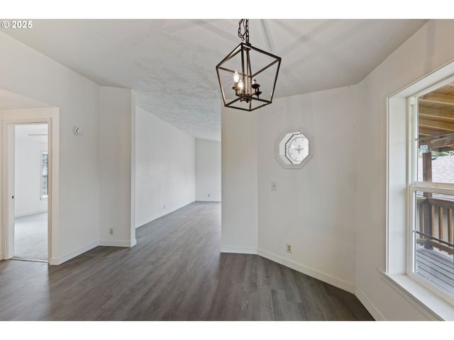 121 ANDORRA Dr, Roseburg, OR 97471