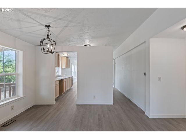 121 ANDORRA Dr, Roseburg, OR 97471