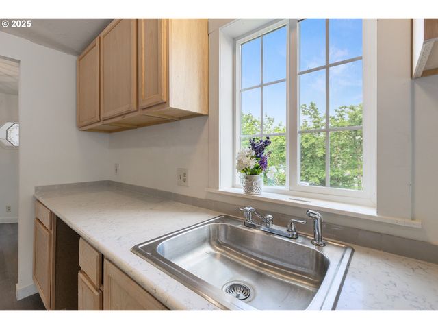 121 ANDORRA Dr, Roseburg, OR 97471