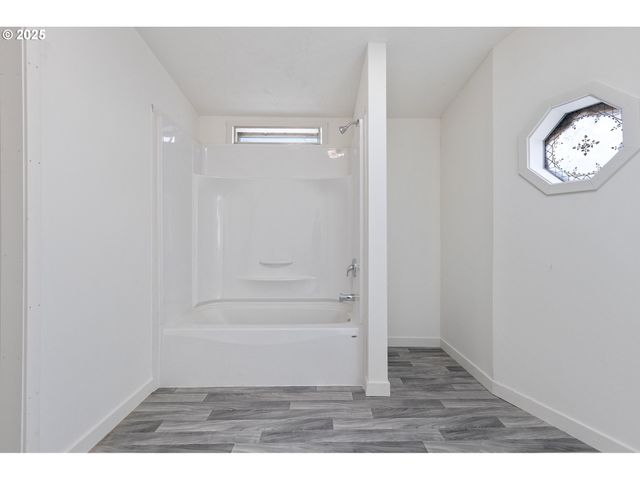 121 ANDORRA Dr, Roseburg, OR 97471