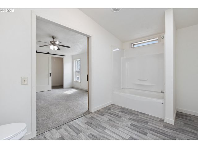 121 ANDORRA Dr, Roseburg, OR 97471