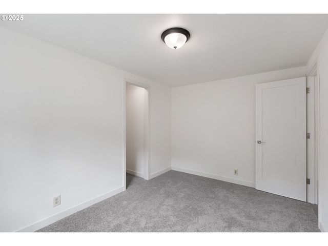 121 ANDORRA Dr, Roseburg, OR 97471