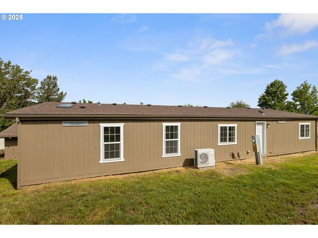 121 ANDORRA Dr, Roseburg, OR 97471