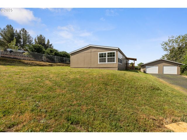 121 ANDORRA Dr, Roseburg, OR 97471