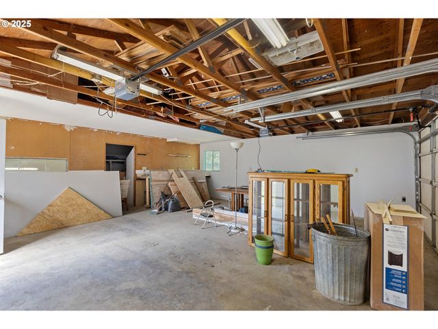 121 ANDORRA Dr, Roseburg, OR 97471