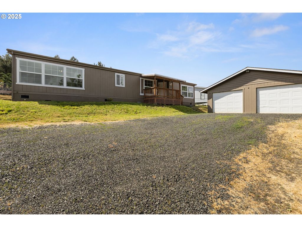 121 ANDORRA Dr, Roseburg, OR 97471