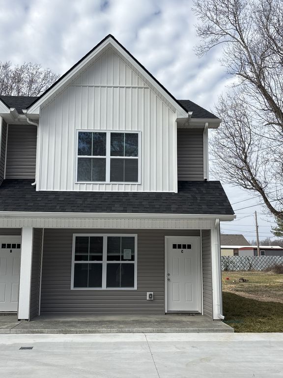 905 Center Rd # C, Clarksville, TN 37042