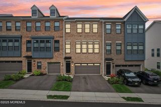43 Valiant Court, Middletown, NJ 07748