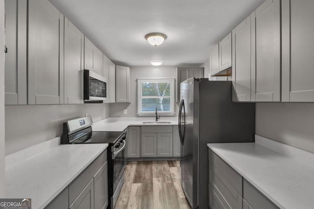 506 Pineridge Drive, Forest Park, GA 30297