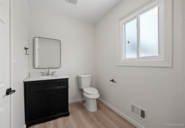 20734 Caledonia Avenue, Hazel Park, MI 48030